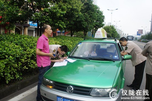仪陇县严查出租车违规经营行为