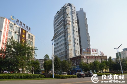 仪陇城市“中心”电梯被休息 业主每天只能走楼梯