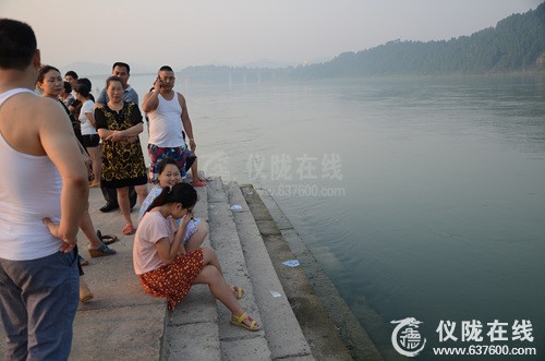 昨日仪陇县两青少年在嘉陵江码头落水 一生一死