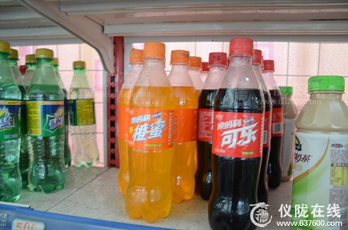 网友爆料:仪陇县汽车站内超市出售山寨版饮料   