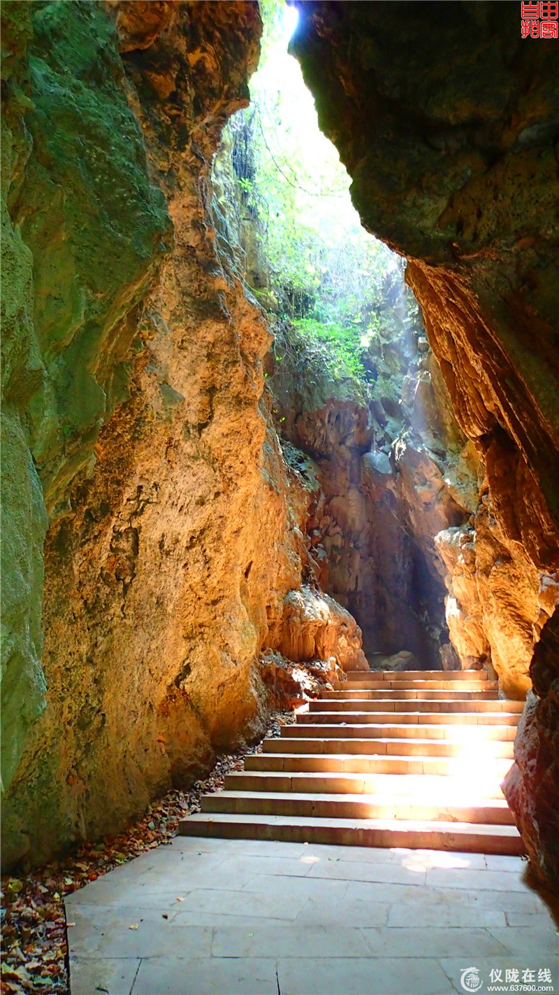 賨人谷汗蒸，大峡口耍水