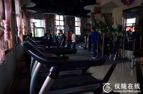 办完预售卡就“变脸”健身会所迟迟不开业  顾客要说法