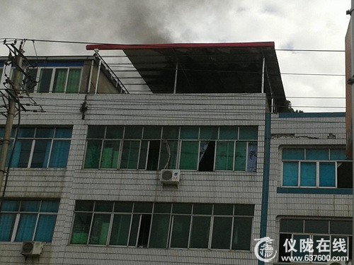 仪陇县马鞍镇：烧电焊致民房着火 无人员伤亡