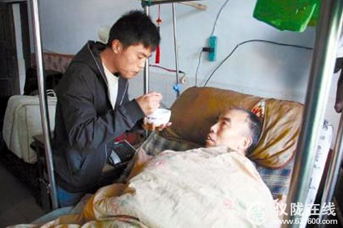 仪陇小伙带家人上学续：我要学好医，让父亲再站起来