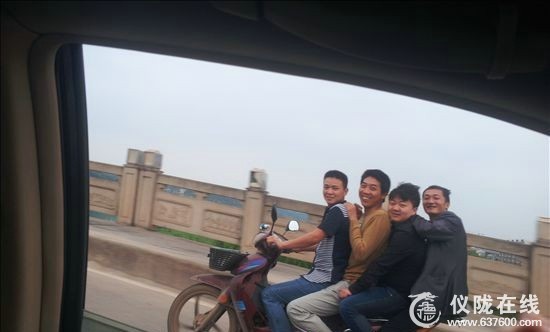 笑得是很灿烂 还是要注意安全