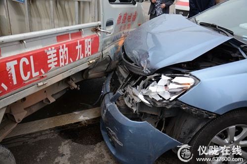 宏德大道与仁和街交汇处发生一起交通事故