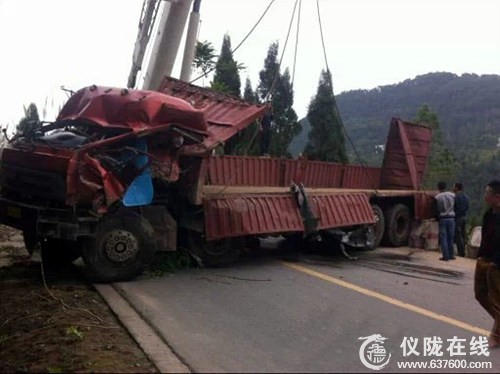 货车刹车失灵撞毁公路防护设施 被责令依法补偿