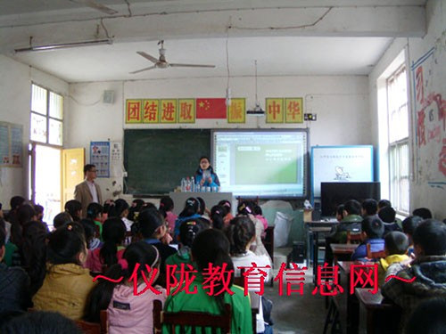 青环志愿服务者在文星小学举办了“水与生命”知识讲座