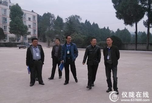 碑垭小学迎接县镇食品卫生和安全检查