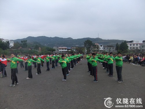 仪陇永乐中学举行体操比赛