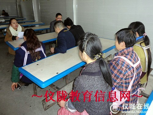 天禾劳务公司到马路小学开展食堂员工培训会议