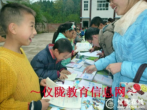 炬光小学开展学生作业展评活动