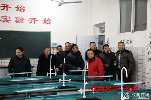 省义务教育均衡发展检查组到新政小学检查工作