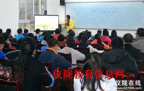 板桥小学开展新教师课堂展评活动