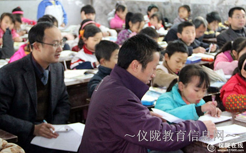 凤仪小学开展课堂教学专项督查督导活动