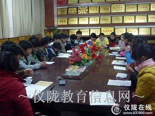 炬光小学召开2015届毕业班班干部座谈会