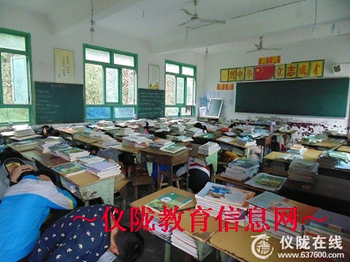 义门小学举行防震疏散演练