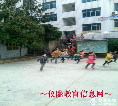 立山小学开展火灾逃生应急疏散演练