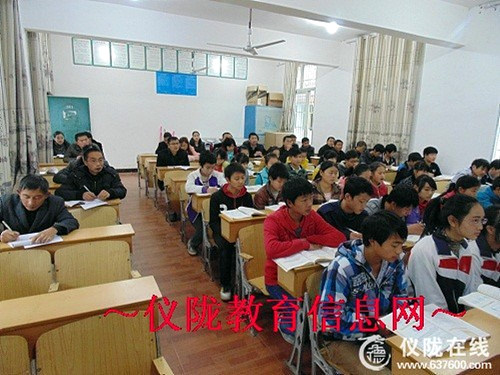 柳垭片区九年级文综大教研活动在义门小学扎实开展