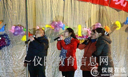 篝火熊熊燃，今夜难入眠