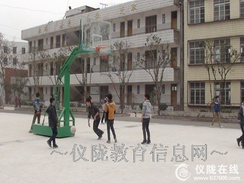 大寅中学新建运动场正式投入使用