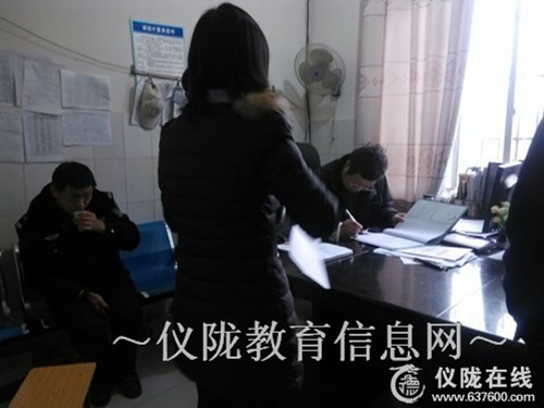 五福派出所和赛金镇政府到赛中进行安全工作检查