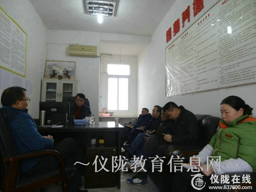 新政教育督导组检查指导果山小学工作