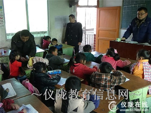 武棚小学举行学生书法检查