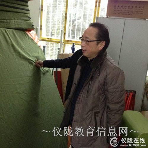 市教育专家莅临银山小学检查教育装备薄改项目