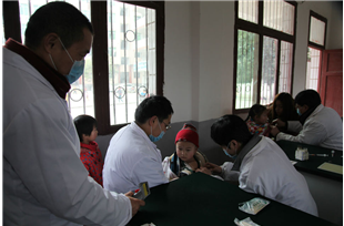 乐兴小学三百余名儿童接种麻疹疫苗