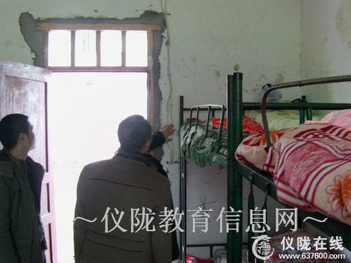 碧泉小学开学前安全隐患大排查