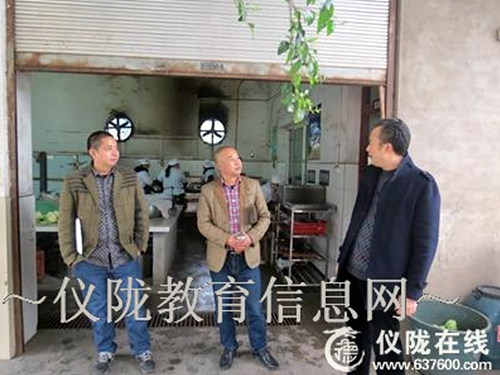 立山区教育督导组领导深入三河小学检查开学工作