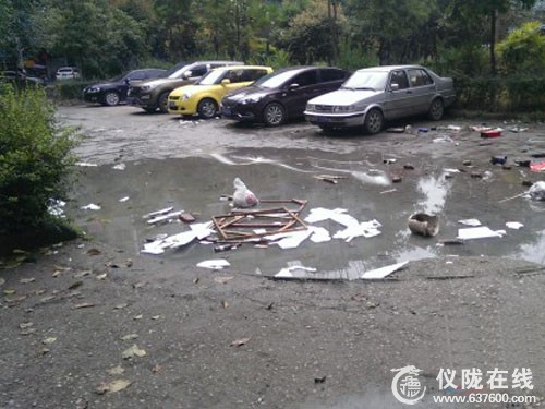 仪陇兆祥A区无物业 小区排污道堵了该谁管?