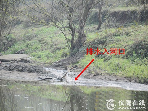 网爆仪陇一水泥口袋处理厂污染河道 环保：已介入调查