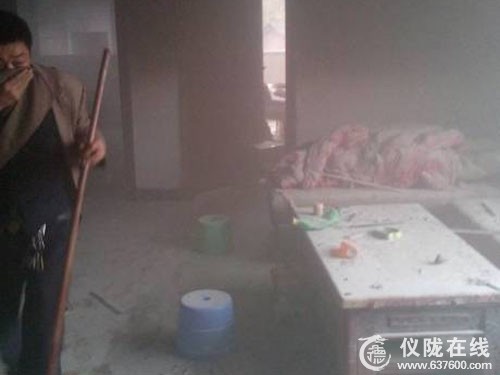 仪陇炬光场镇一楼房突发大火 失火原因调查中