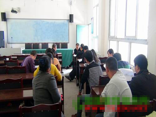 板桥小学召开毕业班研讨会