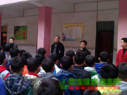 柳垭小学宿管人员召开住校学生会