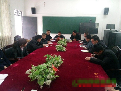 周河小学党支部组织召开全体党员会议