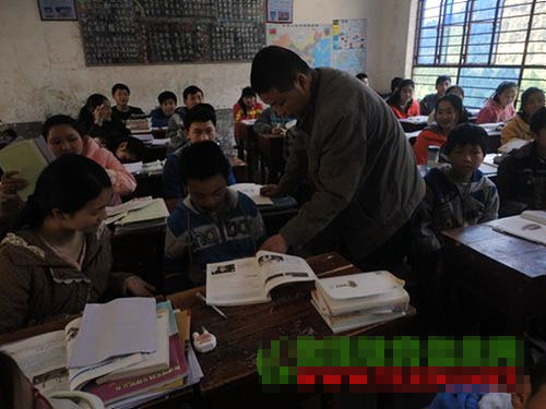 大风小学开展收缴危险物品活动