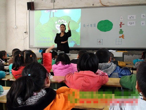 日兴片区举行小学骨干教师示范课展评活动