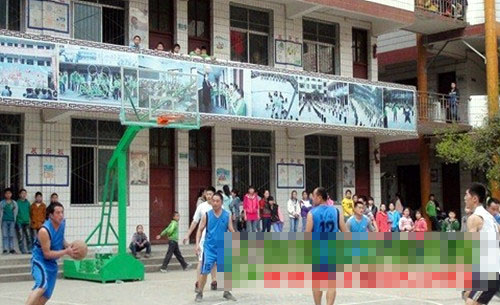 武棚小学、乐兴小学篮球场上话友谊