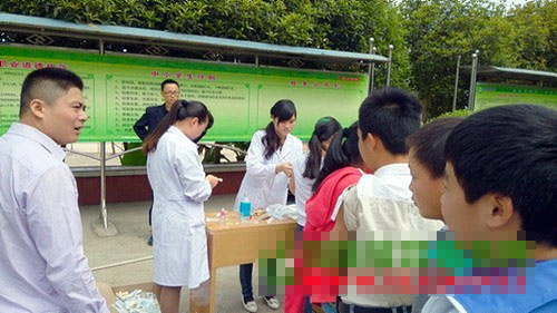 观紫卫生院防疫针免费到校 观紫中学校政教处全力配合