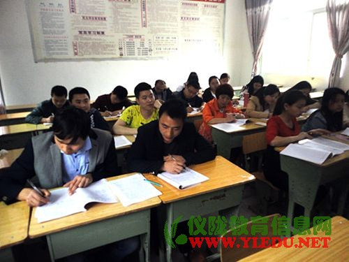 大风小学举行青年教师培训会