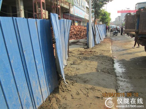 网爆：仪陇马鞍镇联建户占人行道 目前已整改