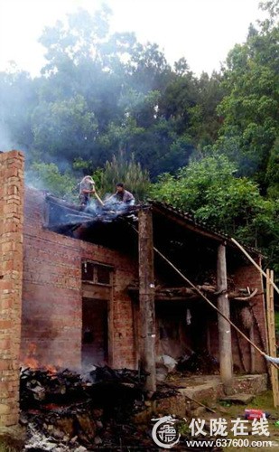 仪陇立山镇一妇人做饭引发火灾 众人相助济危难