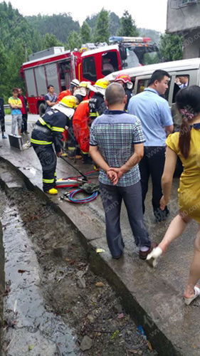 仪陇县多部门联动解救一被困驾驶员