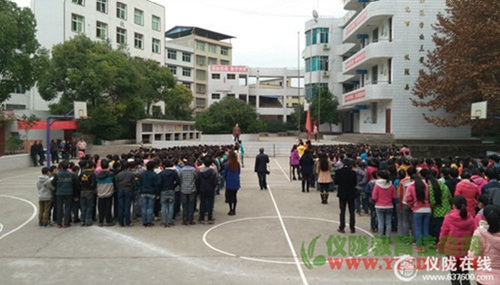 檬垭小学积极开展宪法日宣传教育活动