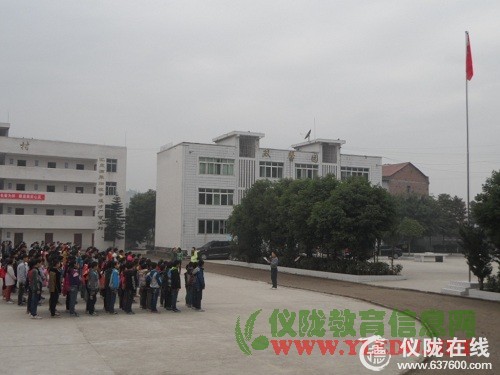 铜鼓中学：加强安全教育  增强法律意识