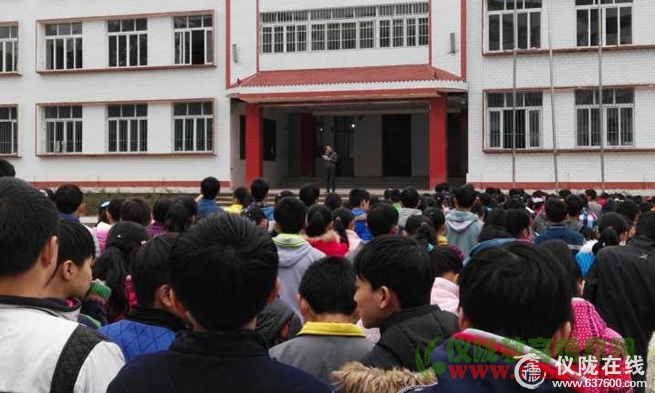 回春中学开展“12.4”宪法日暨法制宣传日教育活动