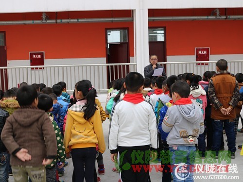 离堆小学举行安全知识讲座